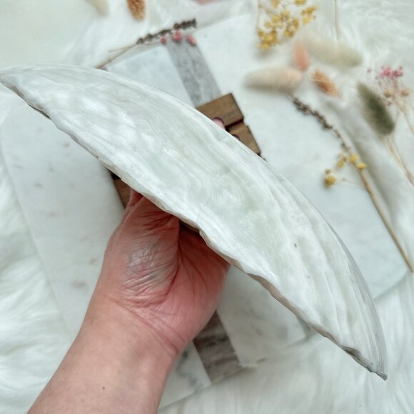 Gorgeous Large Hand Carved Onyx Bowl - Picture 5 of 8